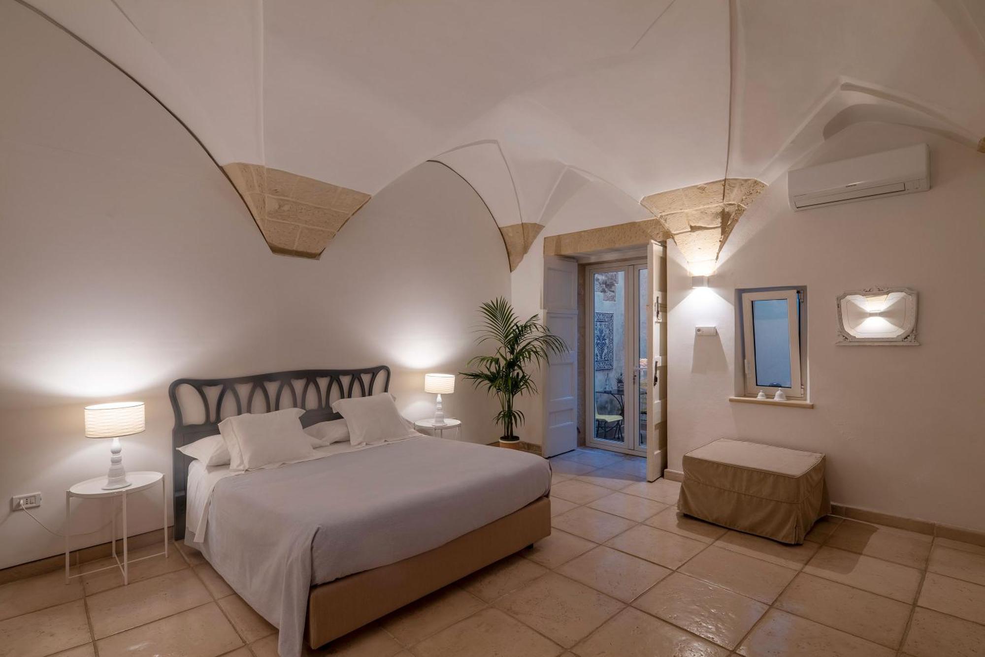 Corte Dei Romiti Apartment - Lecce Selection Luaran gambar
